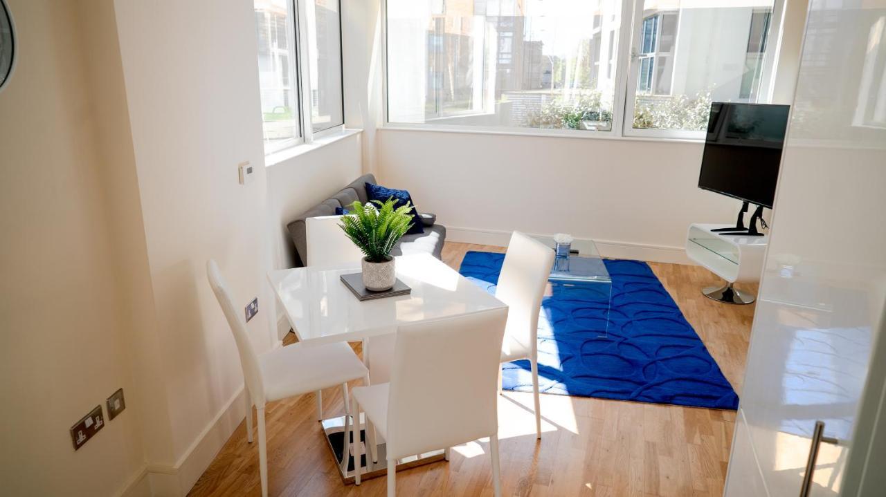 Comfy Spacious Apartment In Canary Wharf London Exterior photo